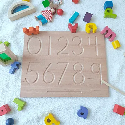 TABLERO DE ESCRITURA CON RANURA NUMÉRICA