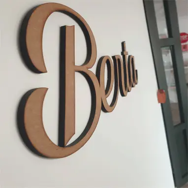 NOMBRE DE MADERA PARA PARED - Vista 2